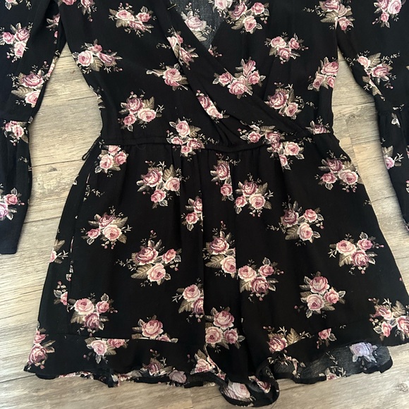 COPY - American eagle outfitters black floral rose romper - Picture 4 of 5